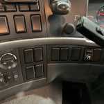 Volvo FM 370 8×4 Steel Tipper Grab - thumbnail