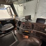 Volvo FM 370 8×4 Steel Tipper Grab - thumbnail