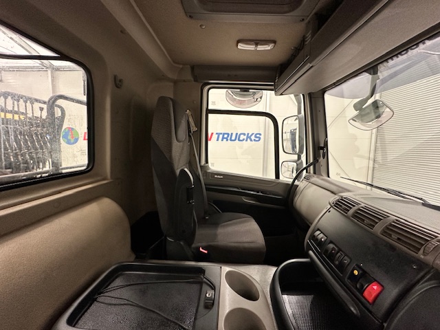 DAF CF85 410 8×4 Day Cab Steel Tipper Grab