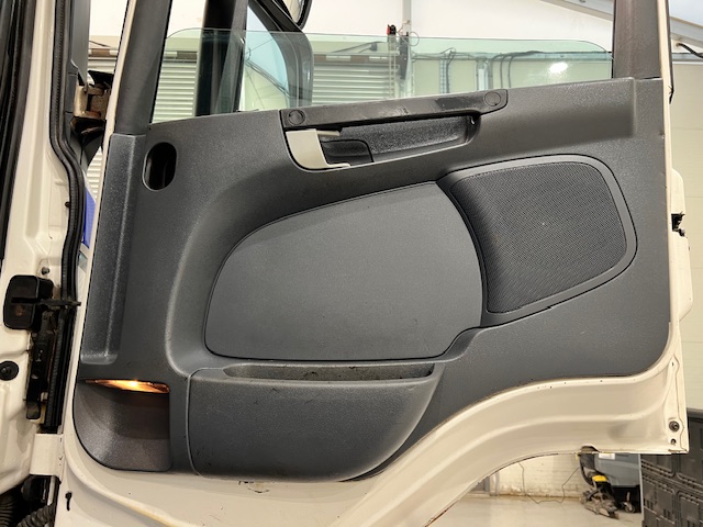 Scania P410 8×4 Rest Cab Tipper Manual