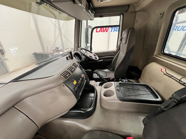 DAF CF85 410 8×4 Day Cab Steel Tipper Grab