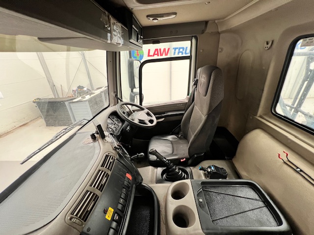 DAF CF85 410 8×4 Day Cab Steel Tipper Grab
