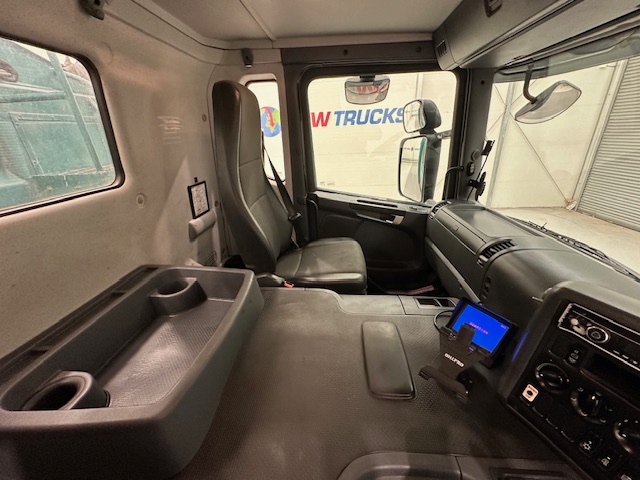 Scania P360 8×4 Rest Cab Tipper Manual