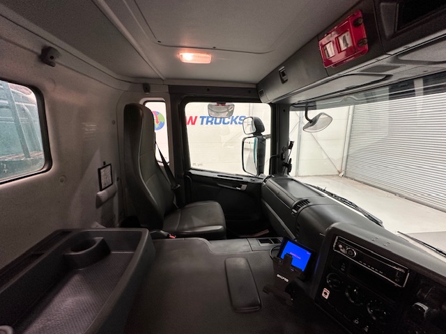 Scania P360 8×4 Rest Cab Tipper Manual
