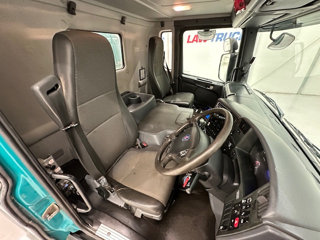 Scania P360 8×4 Rest Cab Tipper Manual