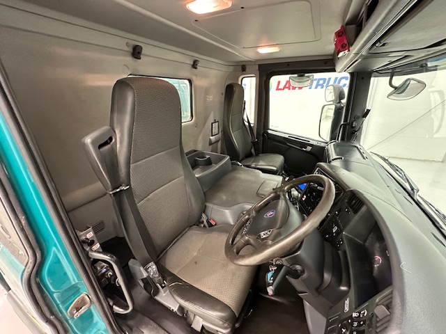 Scania P360 8×4 Rest Cab Tipper Manual