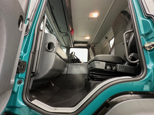 Scania P360 8×4 Rest Cab Tipper Manual