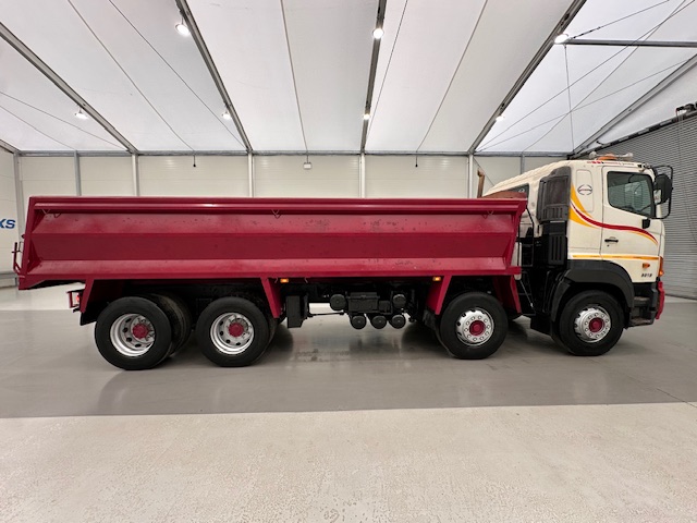 Hino 3241 700 8×4 Sleeper Cab Steel Tipper