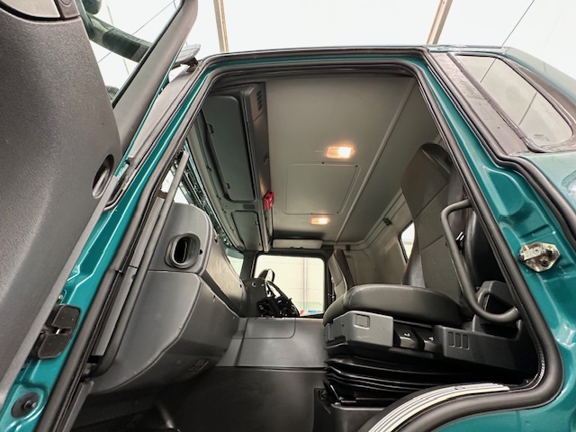 Scania P360 8×4 Rest Cab Tipper Manual