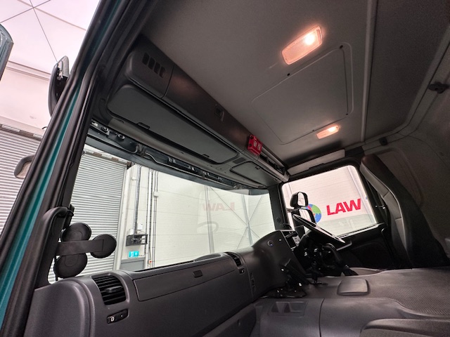 Scania P360 8×4 Rest Cab Tipper Manual
