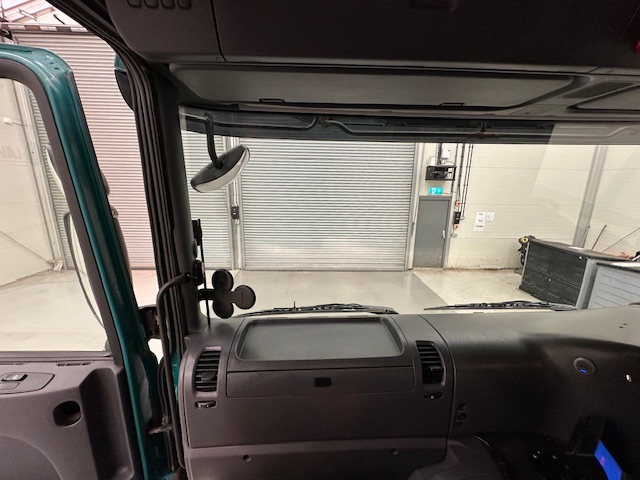 Scania P360 8×4 Rest Cab Tipper Manual