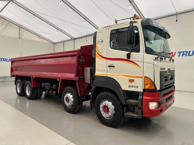 Hino 3241 700 8×4 Sleeper Cab Steel Tipper