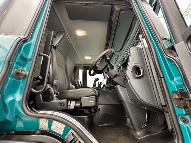 Scania P360 8×4 Rest Cab Tipper Manual