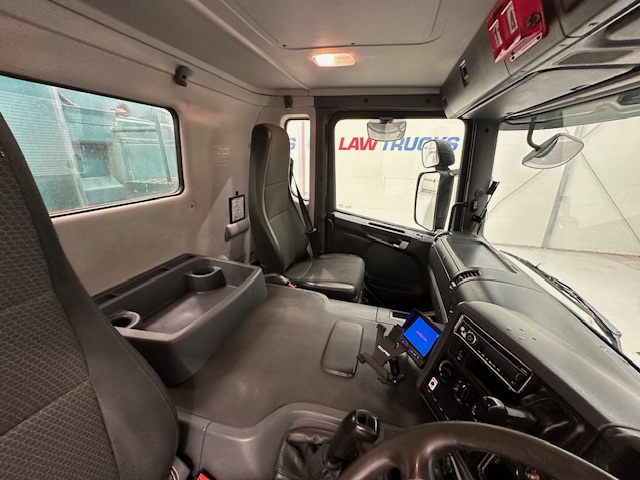 Scania P360 8×4 Rest Cab Tipper Manual