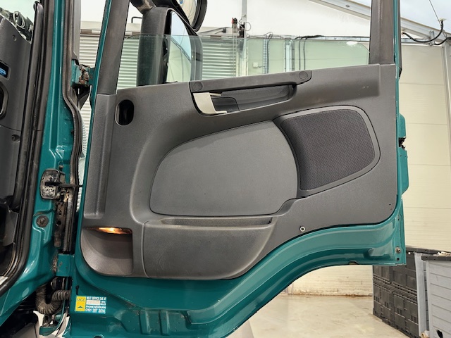 Scania P360 8×4 Rest Cab Tipper Manual