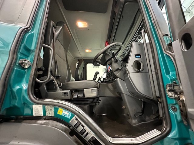 Scania P360 8×4 Rest Cab Tipper Manual