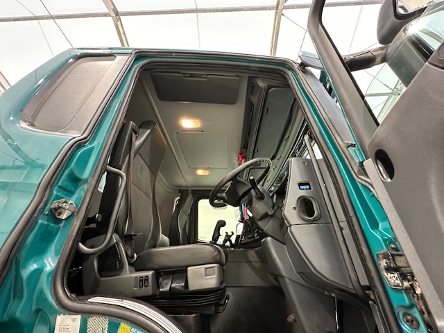 Scania P360 8×4 Rest Cab Tipper Manual