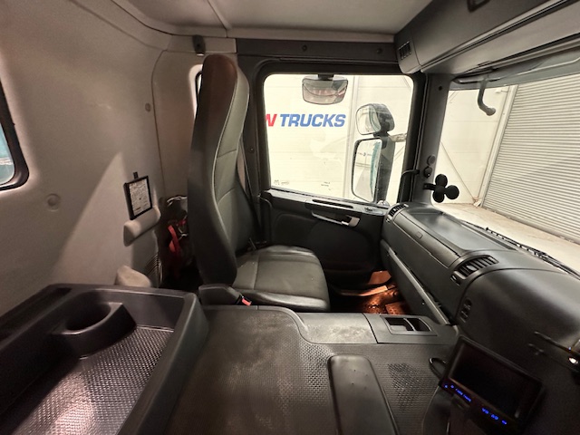 Scania P360 8×4 Rest Cab Tipper Manual