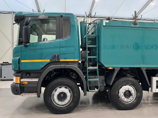 Scania P360 8×4 Rest Cab Tipper Manual