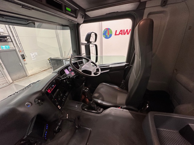 Scania P360 8×4 Rest Cab Tipper Manual