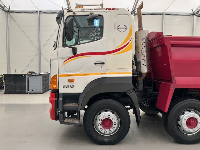 Hino 3241 700 8×4 Sleeper Cab Steel Tipper