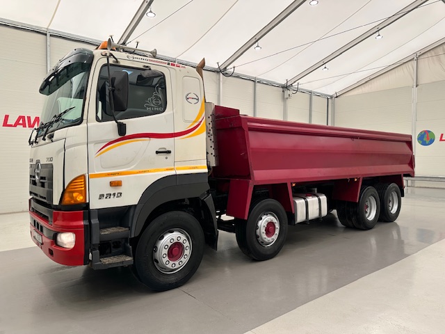 Hino 3241 700 8×4 Sleeper Cab Steel Tipper