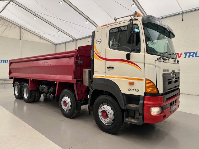 Hino 3241 700 8×4 Sleeper Cab Steel Tipper