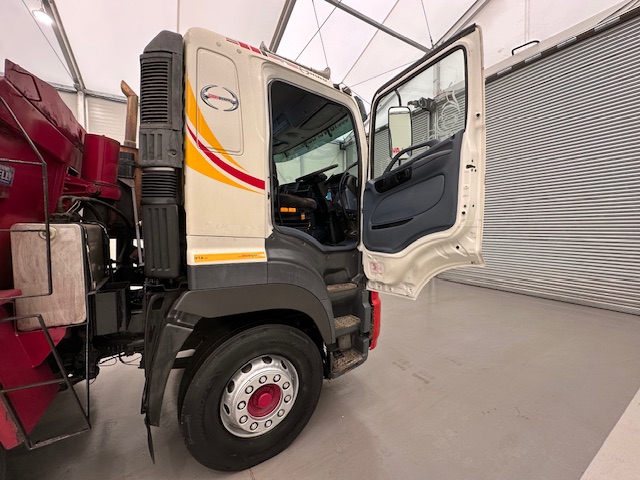 Hino 3241 700 8×4 Sleeper Cab Steel Tipper