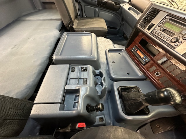 Hino 3241 700 8×4 Sleeper Cab Steel Tipper