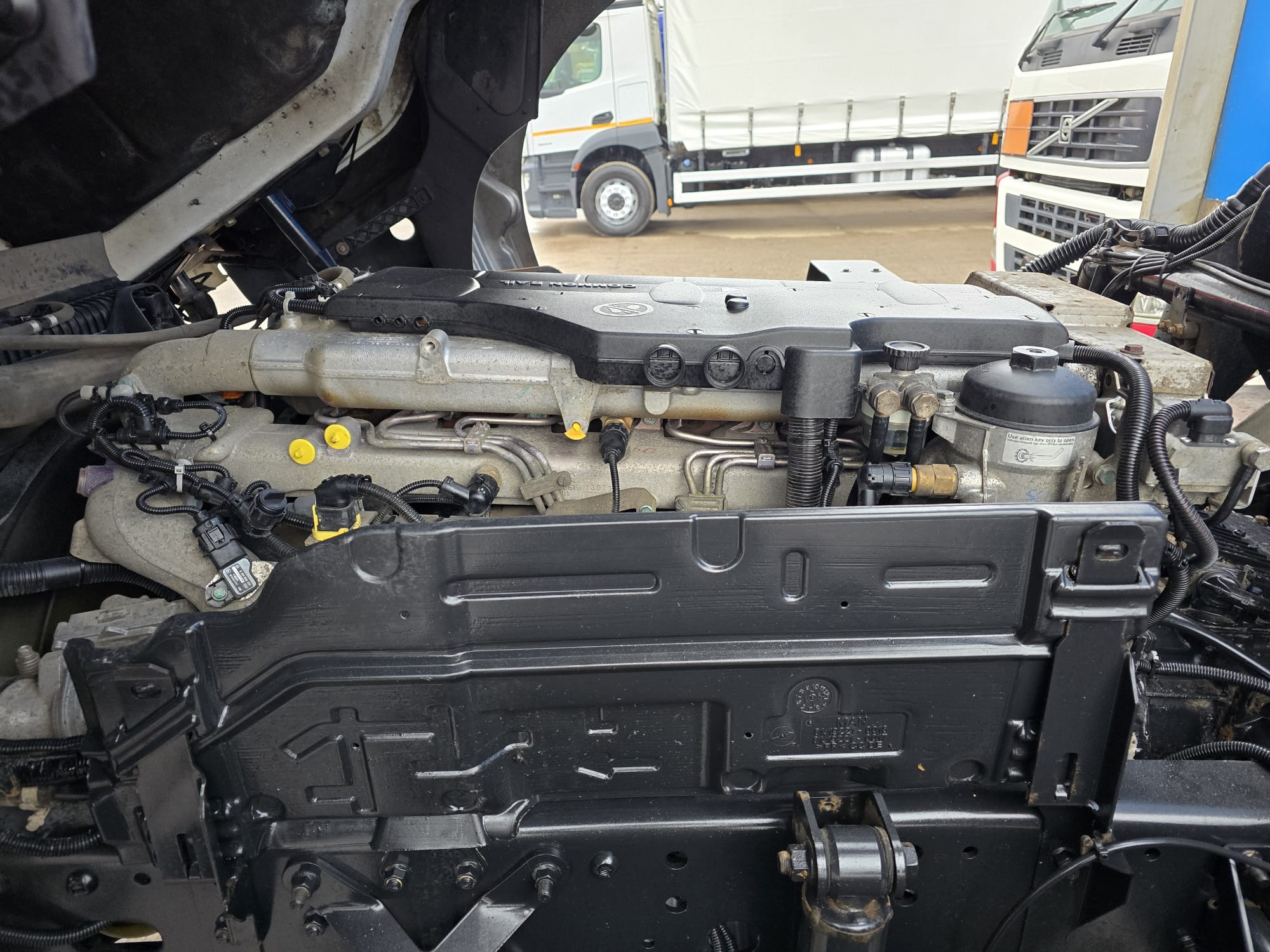 MAN TGM 18.250 4×2 Sleeper Cab Curtainsider