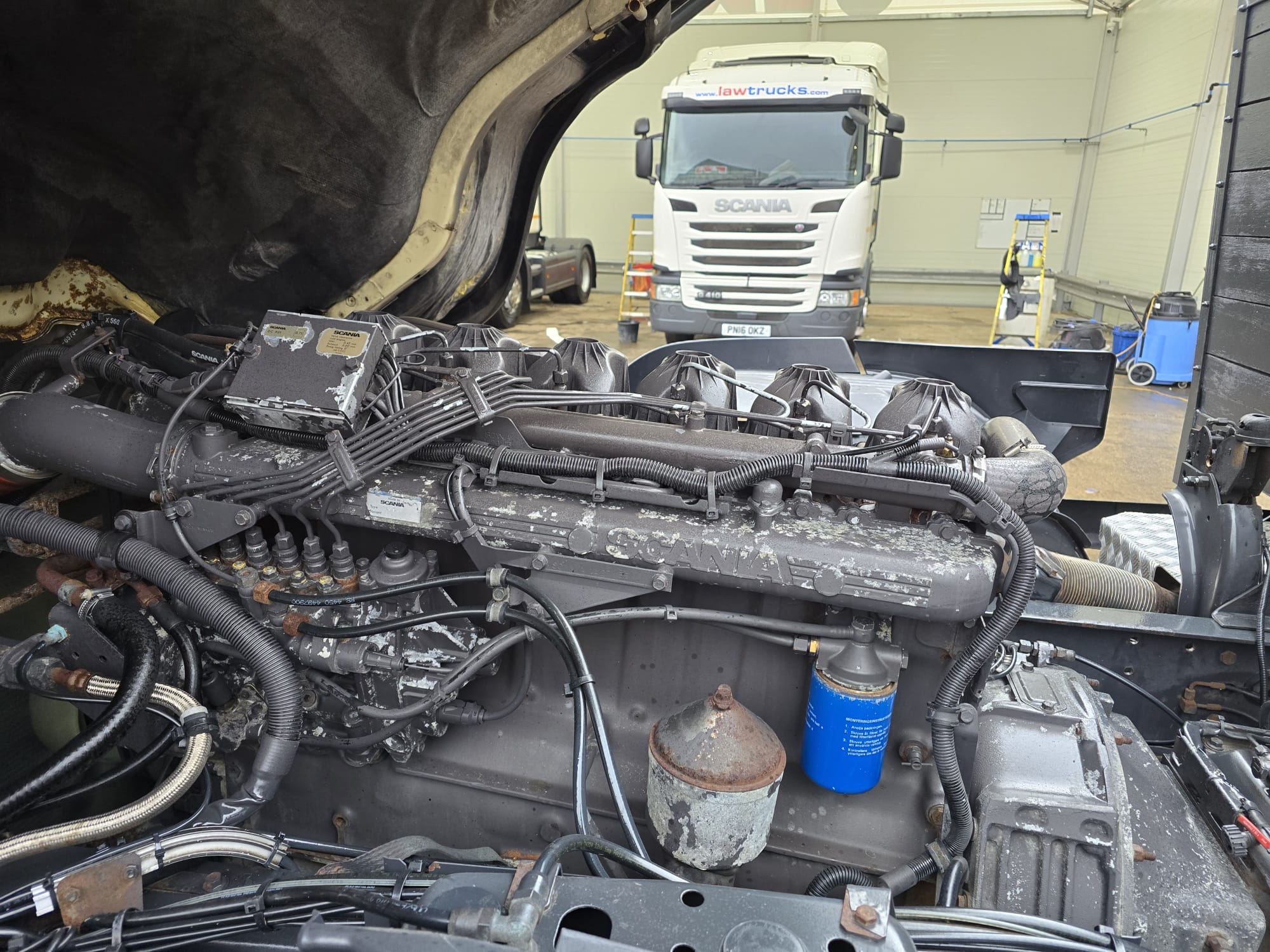 Scania P94 230 4×2 Sleeper Cab Flatbed