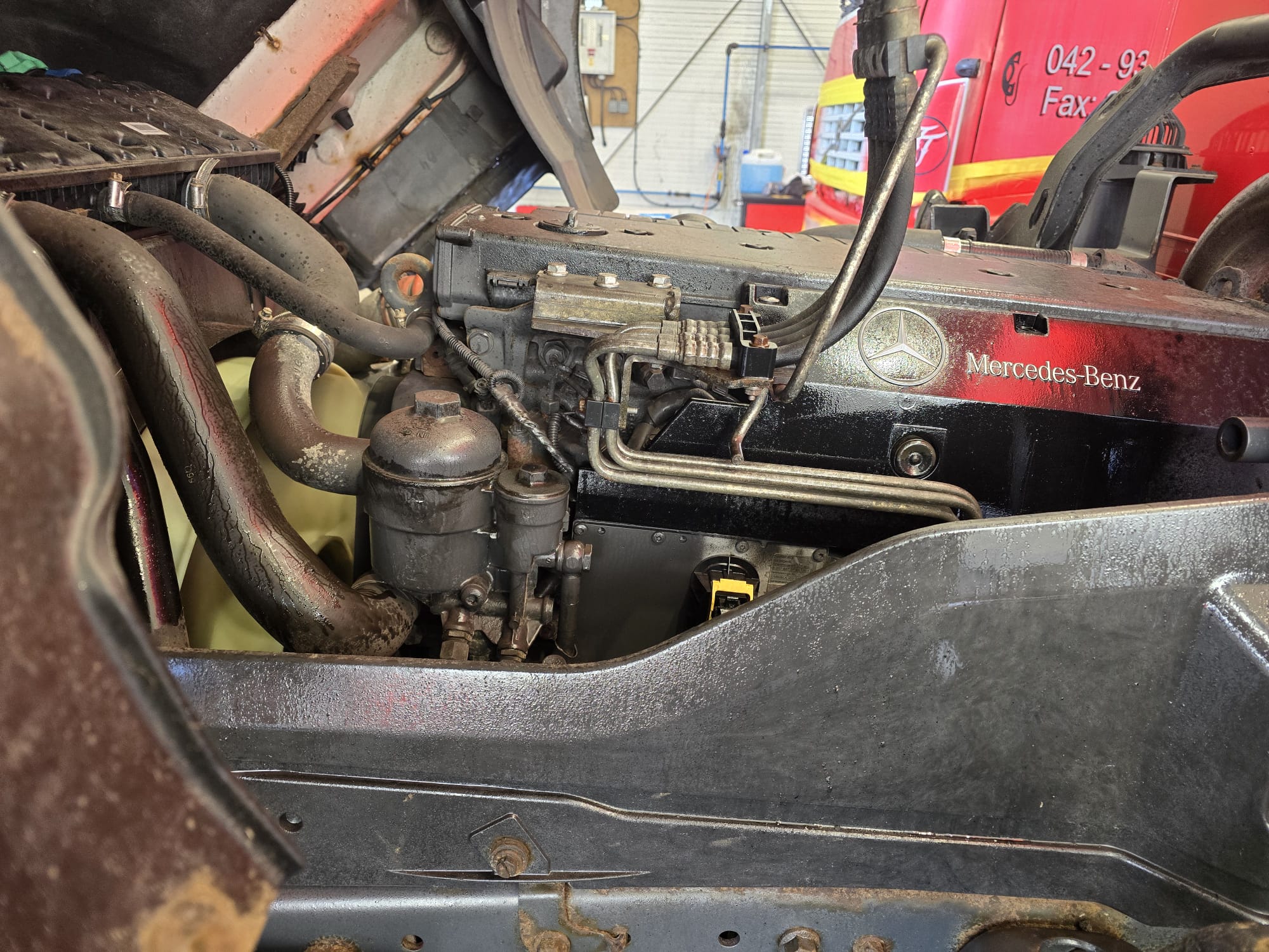 Mercedes Axor 2529 6×2 Rear Lift Day Cab Box Van