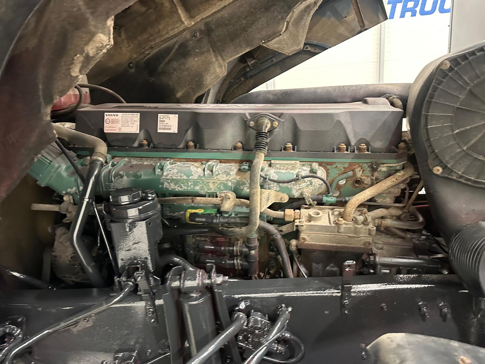 Volvo FH 440 6×2 Rear Lift Brick Grab Drawbar