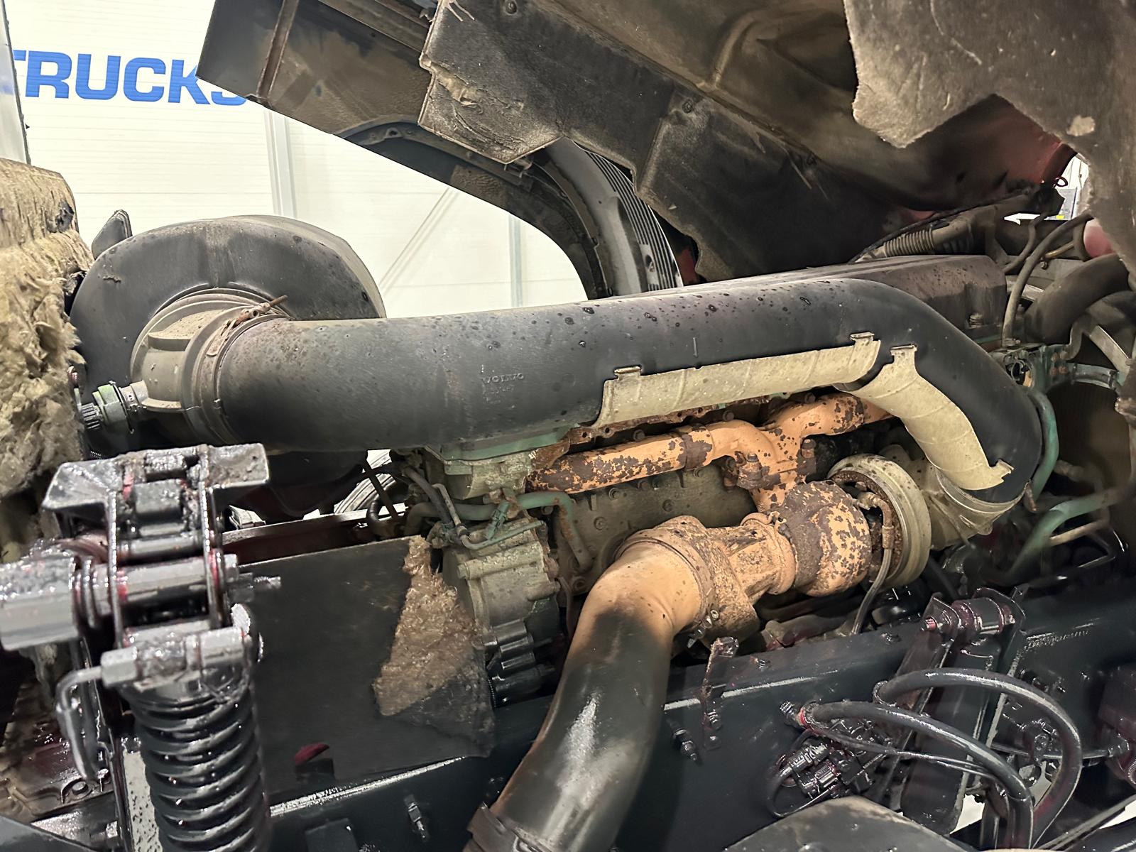 Volvo FH 440 6×2 Rear Lift Brick Grab Drawbar
