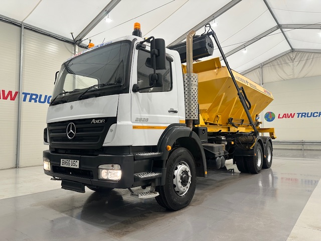 Mercedes Axor 2628 6×4 Day Cab Hookloader Gritter