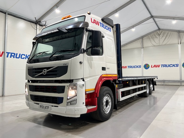Volvo FM 330 6×2 Rear Lift Sleeper Cab Flatbed