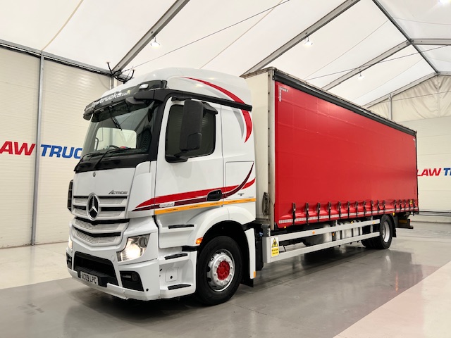 Mercedes Actros 1824 4×2 Sleeper Cab Curtainsider