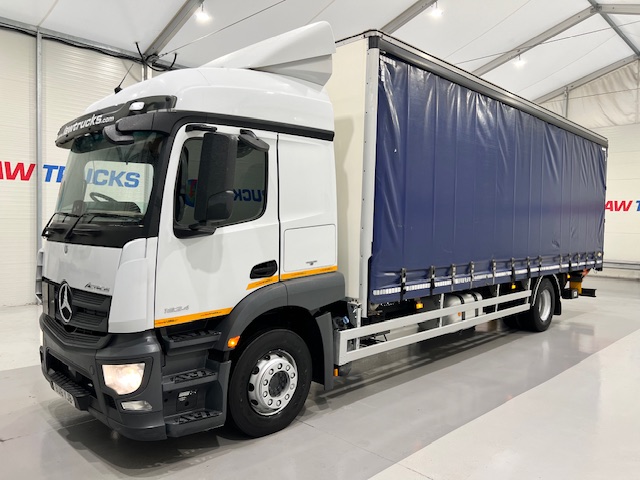 Mercedes Actros 1824 Sleeper Cab Curtainsider