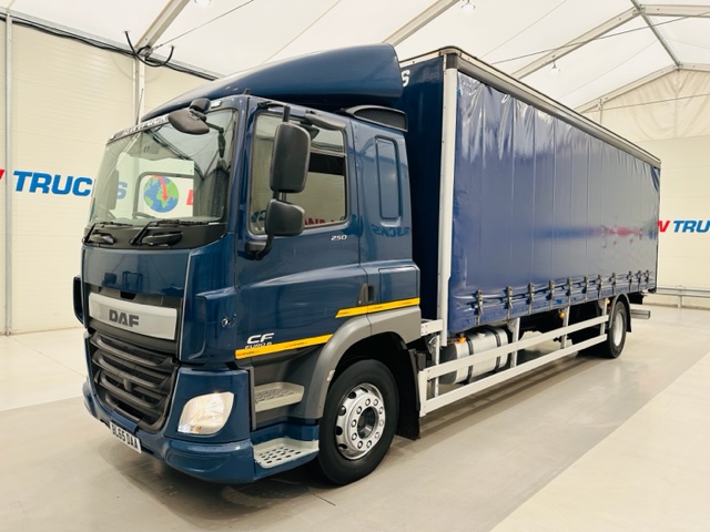 DAF CF 250 4×2 Sleeper Cab Curtainsider
