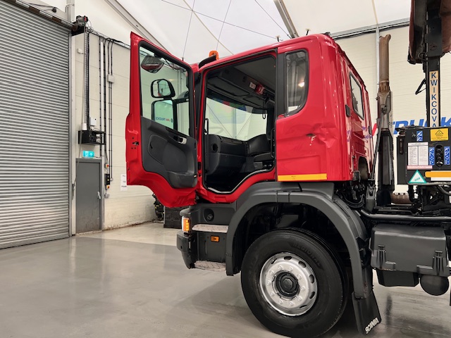 Scania P410 8×4 Day Cab Hookloader Manual