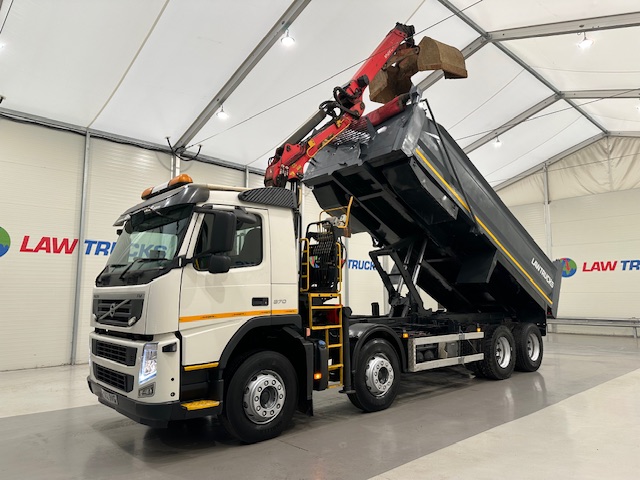 Volvo FM 370 8×4 Steel Tipper Grab