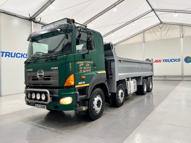 Hino 3241 700 8×4 Sleeper Cab Steel Tipper