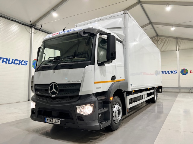 Mercedes Actros 1824 4×2 Sleeper Cab Box Van