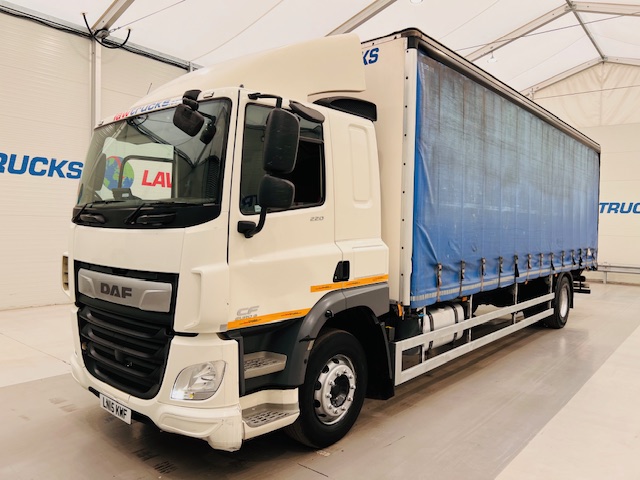 DAF CF 220 4×2 Sleeper Cab Curtainsider