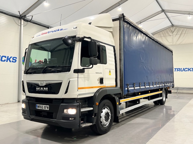 MAN TGM 18.250 4×2 Sleeper Cab Curtainsider