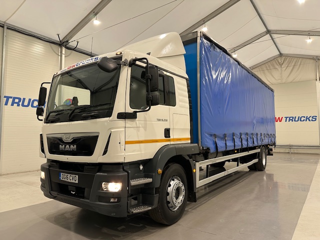MAN TGM 18.250 4×2 Sleeper Cab Curtainsider