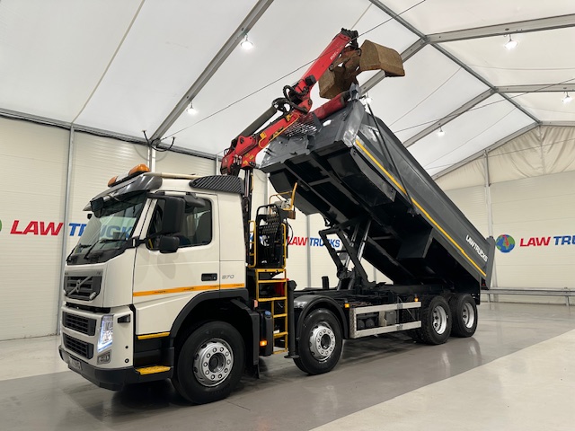Volvo FM 370 8×4 Steel Tipper Grab