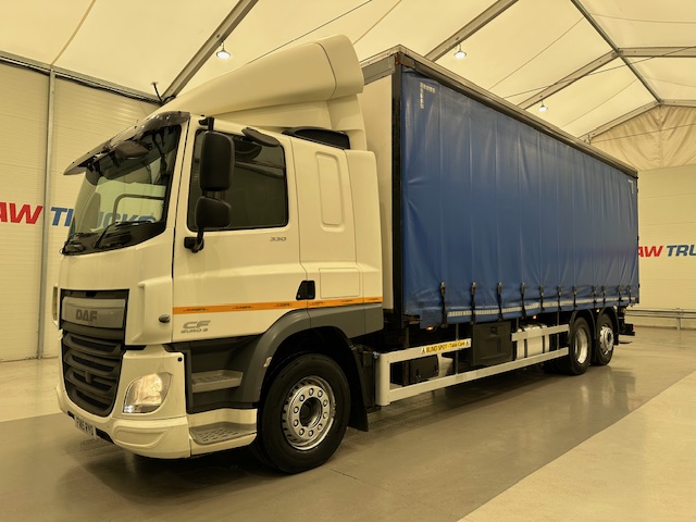 DAF CF 330 6×2 Rear Lift Sleeper Cab Curtainsider