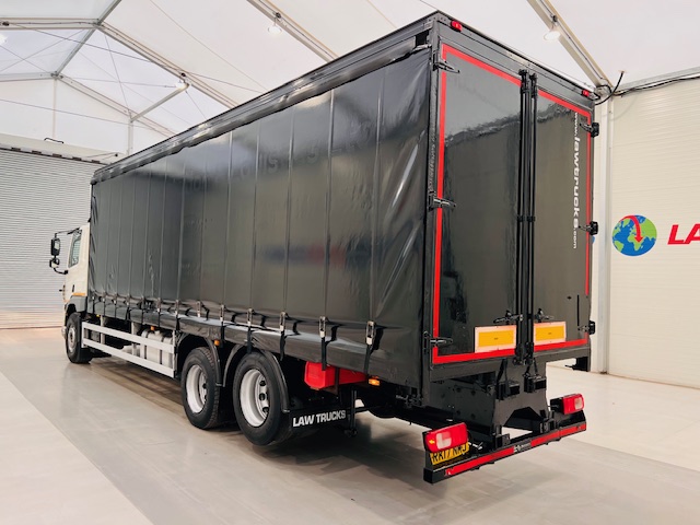 DAF CF 330 6×2 Rear Lift Sleeper Cab Curtainsider