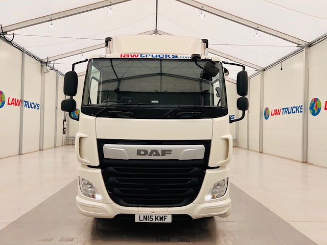 DAF CF 220 4×2 Sleeper Cab Curtainsider
